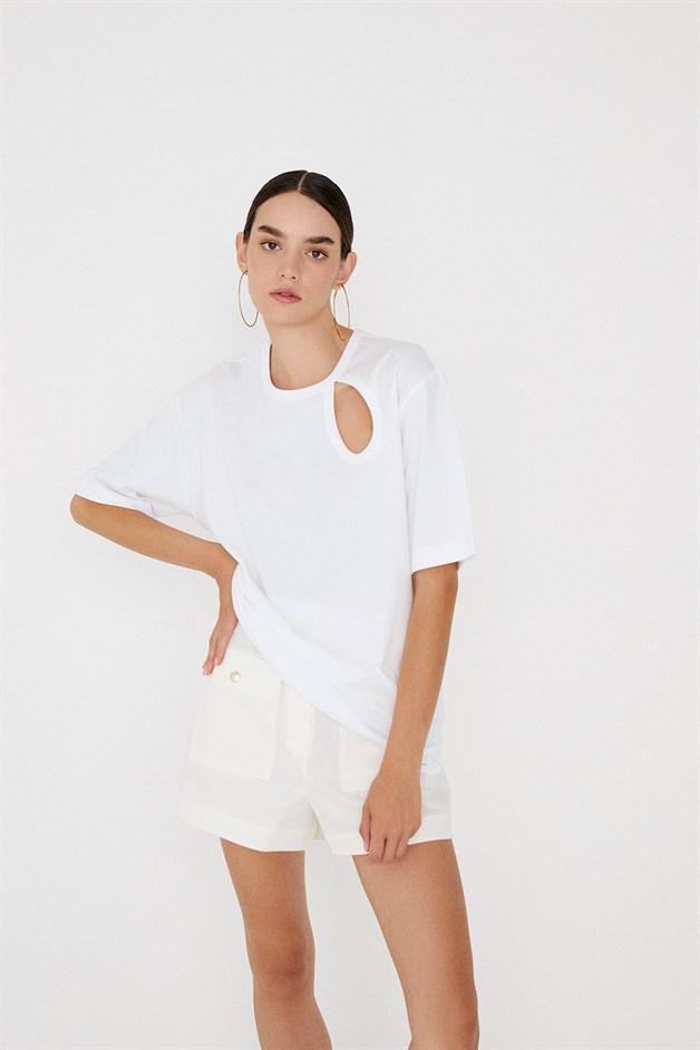 Dekolte Detaylı Beyaz Basic T-shirt