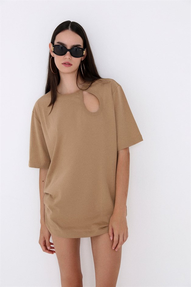 Dekolte Detaylı Camel Basic T-shirt